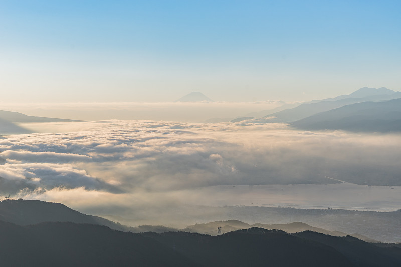 空中富士山和须和子湖日出清晨，日本高博内。