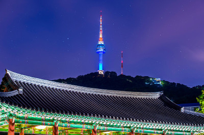 南山峪汉诺克村和首尔塔。