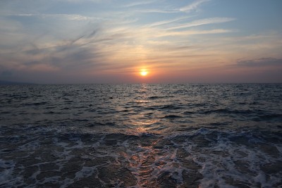 在意大利卡拉布里亚海岸一个多云的夏天日落海景
