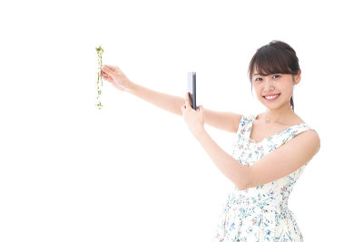女人在网上市场销售