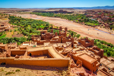 Kasbah Ait Ben Haddou在摩洛哥阿特拉斯山脉附近的沙漠中