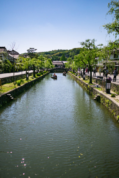 日本冈山县仓市仓市壁馆历史街区。仓山Bikan历史街区是冈山的头号观光景点。