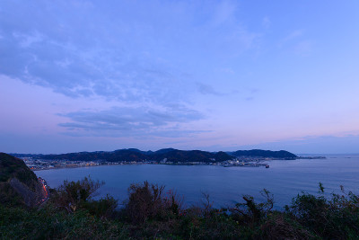 祖西和叶山在黄昏的神奈川，日本
