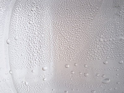 水在瓶子里露珠