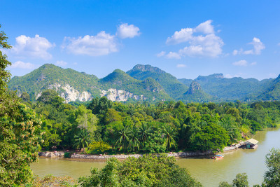 桂河背景山，泰国坎碧府