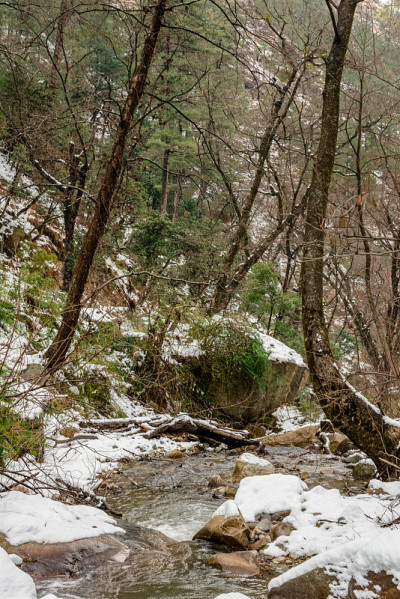 白雪覆盖着雄伟的喜马拉雅山冬季景观