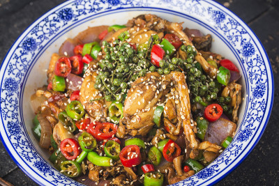 青椒红椒炒牛蛙