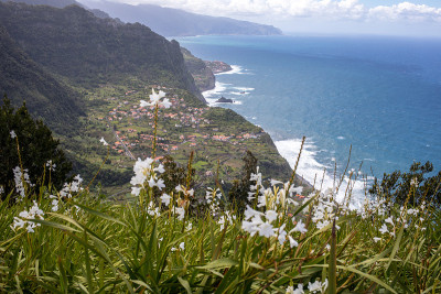 圣乔治拱门在马德拉北部海岸从米拉杜罗贝拉达Quinta，马德拉，葡萄牙。