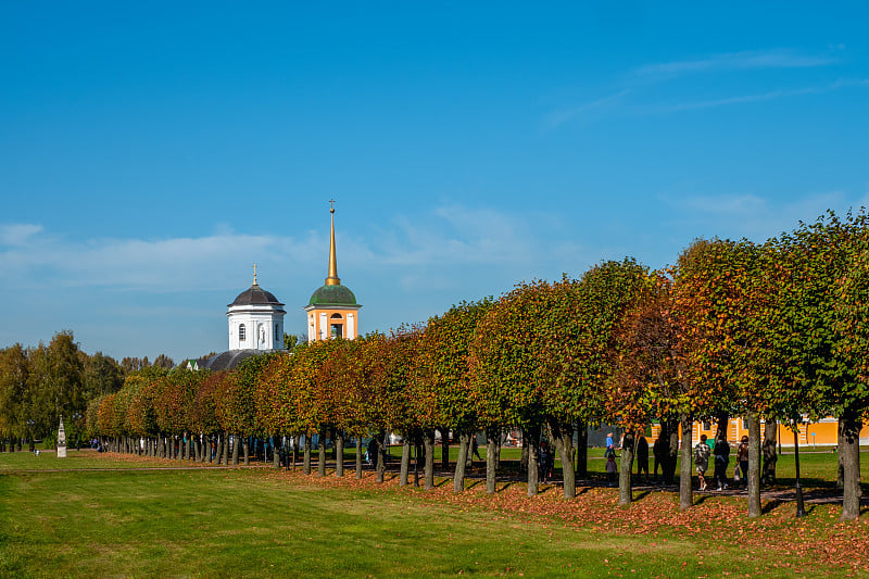 Kuskovo estate view在Kuskovo公园，在秋天，莫斯科。