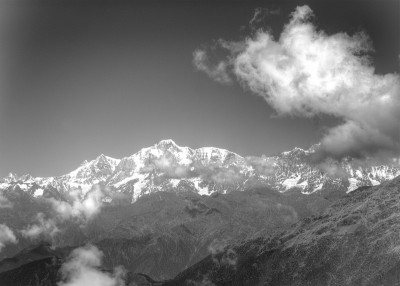 浮云和乔坎巴山。
