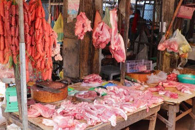 柬埔寨的户外肉店