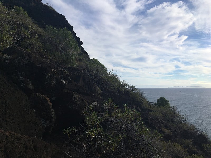 夏威夷考艾岛波利黑尔海滩附近的纳帕利海岸。