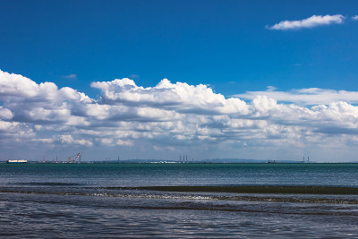 从幕张海滩看到的Kisarazu的风景