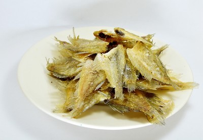 炒鲈鱼上碟