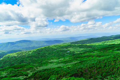 Daisetsuzan国家公园。浅叶山(日本北海道最高的山)是高平原，从5个站观看