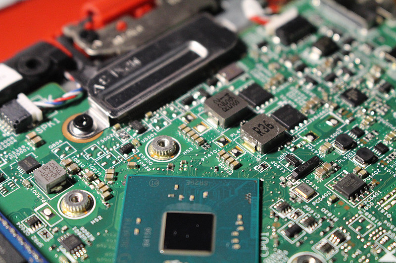 近景笔记本电脑主板和组件。处理器或CPU。