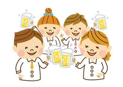 用啤酒祝酒的公司员工