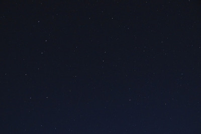 夏天夜晚星空的蓝色