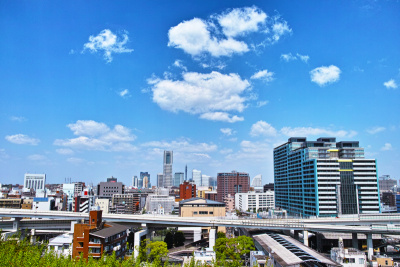 高速公路和横滨城市景观