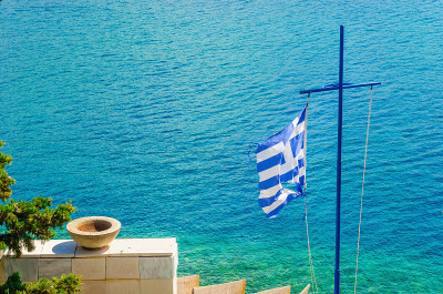 Cross with Greek flag and sea，爱琴海岛