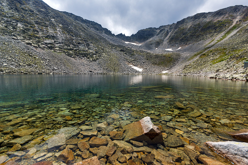 景观有瑞拉山，勒德诺托(冰)湖和穆萨拉峰