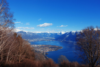 瑞士马焦雷湖冬季高山景观