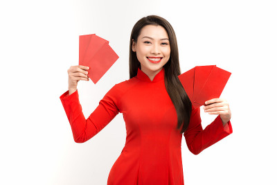 亚洲女性农历新年展示红包