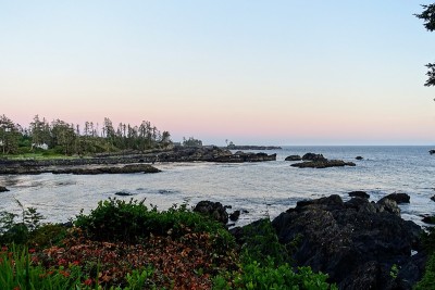 美丽的黄昏海景的岩石海岸线外海岸面对太平洋。