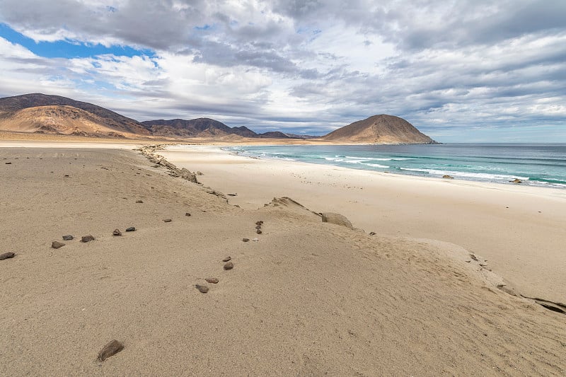 位于智利北部的“阿祖卡Pan de Azucar”国家公园里的“Playa Blanca”，阿塔卡马