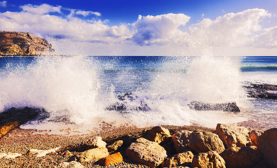 Grava海滩海浪