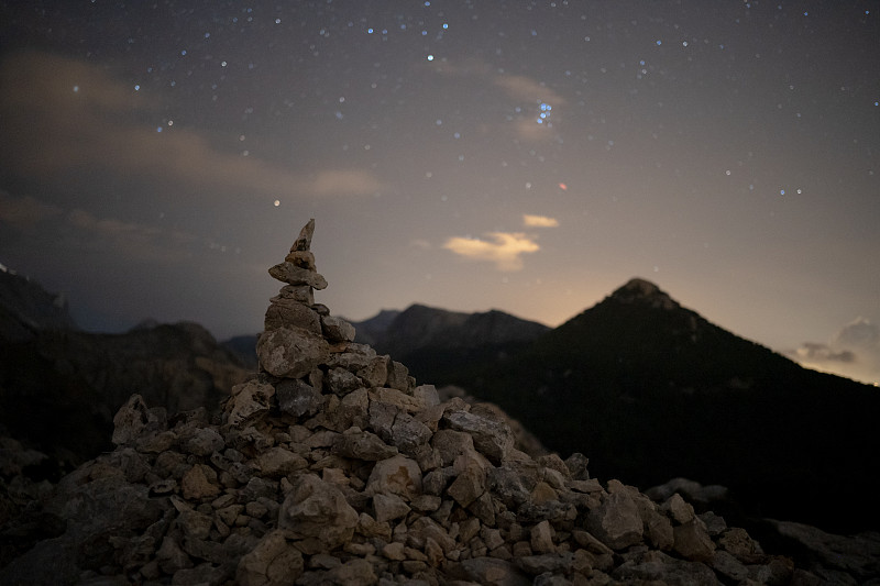 复制马略卡奥弗雷山的里程碑的夜景