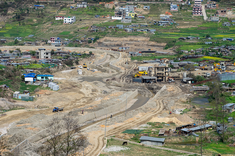 山谷里的建筑工程