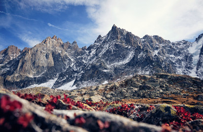 勃朗峰地块。美丽的秋天的风景。阿尔卑斯,法国夏蒙尼。