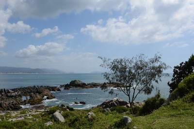 海滩，阳光和大海