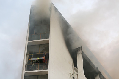 大楼着火了