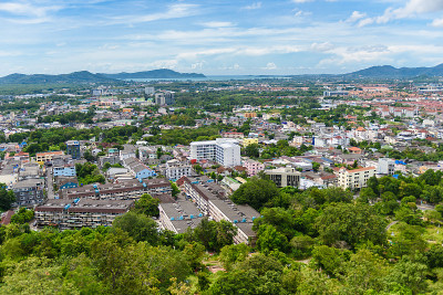 普吉岛镇从朗山顶视图