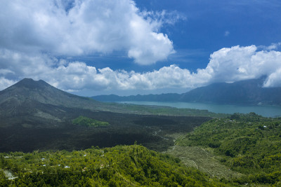 巴图尔山