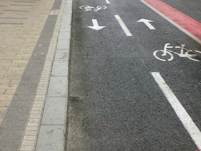 城市街道上的自行车道