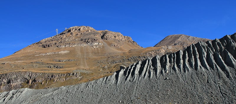 采尔马特的罗索恩山和奥伯索恩山的山峰。