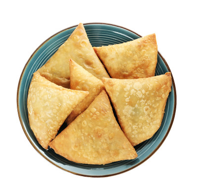 新鲜美味酥脆的萨莫萨在白色背景，俯视图