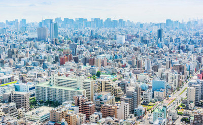 城市城市天际线鸟瞰图在近藤区，日本