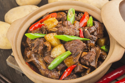 砂锅土豆炖鸭