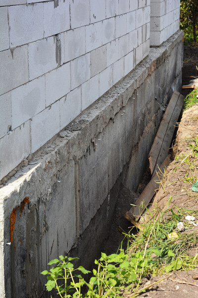没有地下室外墙防水的房屋建筑。