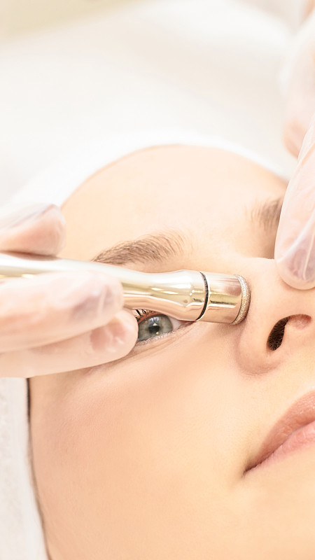 Micro dermbration cosmetology treatment. Facial di
