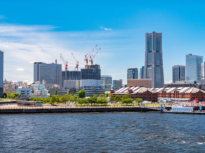 日本神奈川县横滨的城市景观。横滨是一个面向横滨港的地区。