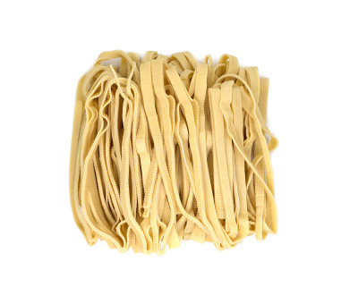 豆腐皮在白色的背景。