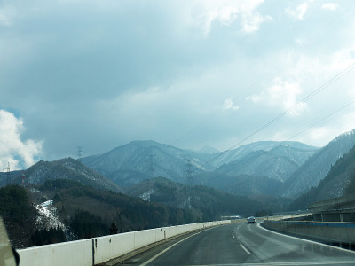 开车经过山形路