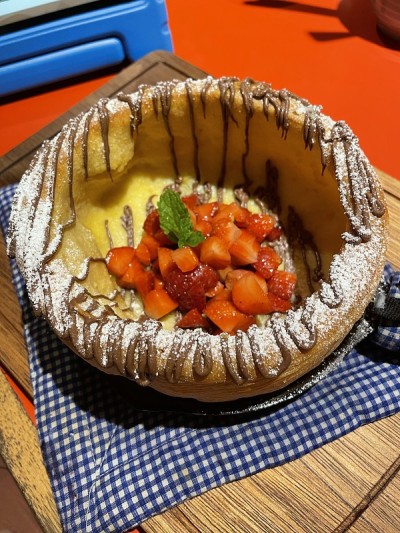 加很多草莓的煎饼