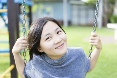 荡秋千的女人