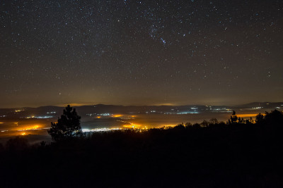 夜景，星光下的风景